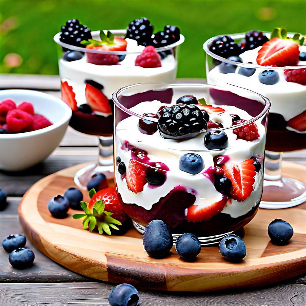 greek yogurt berry parfaits